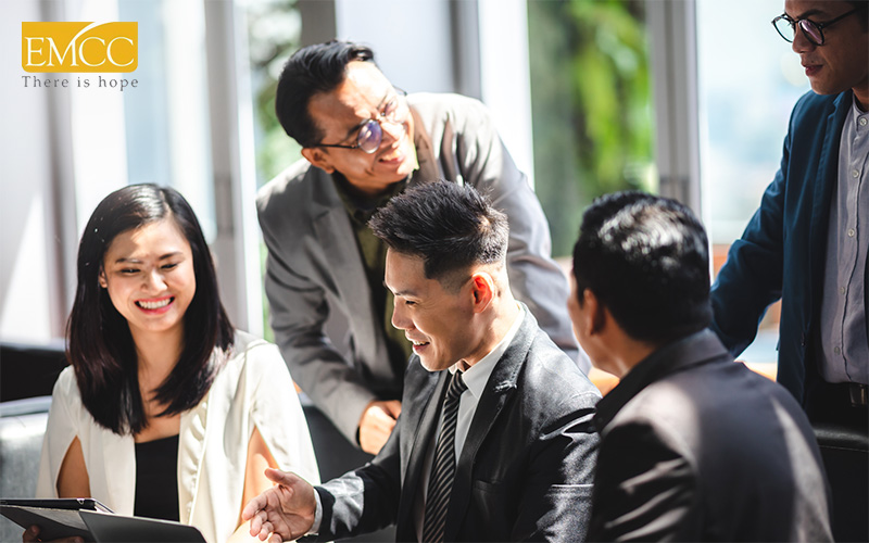 colleagues engaging in a meeting